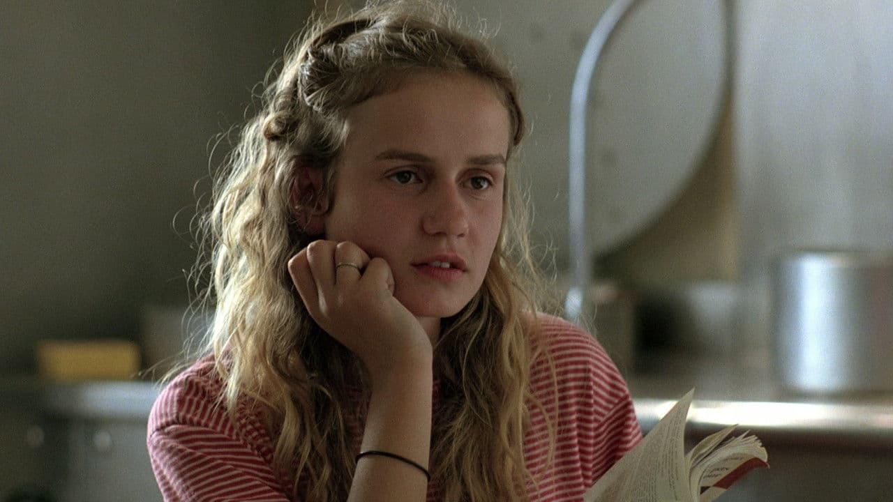 A Nos Amours backdrop