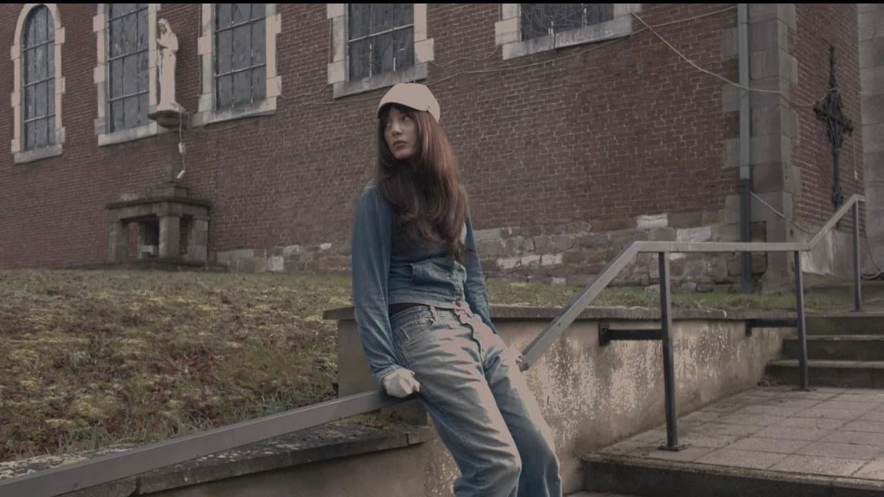 Entre Deux: A Quiet Drama That Captures the Space Between